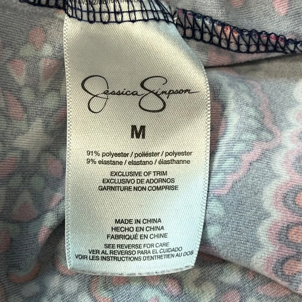 Jessica Simpson vibrant statement